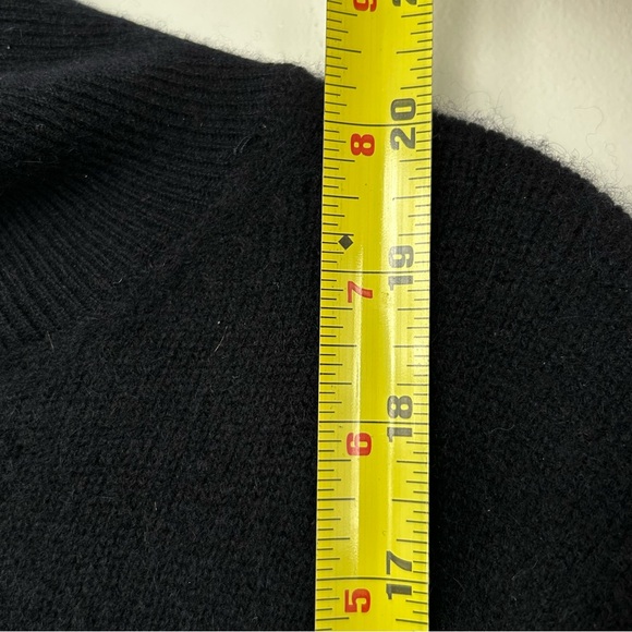 Everlane Cashmere Black Sweater - Picture 8 of 8